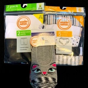 Girls size 6/7/8 underwear and socks